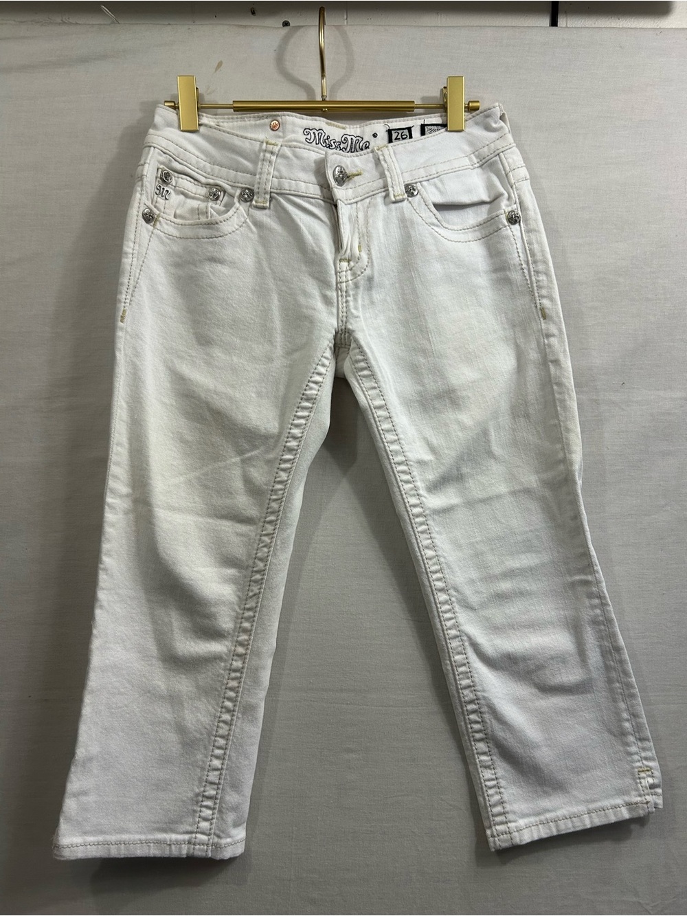 White Miss Me capri jeans with floral details